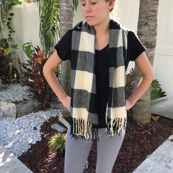 Black/white checked poncho - Picture 4 of 6